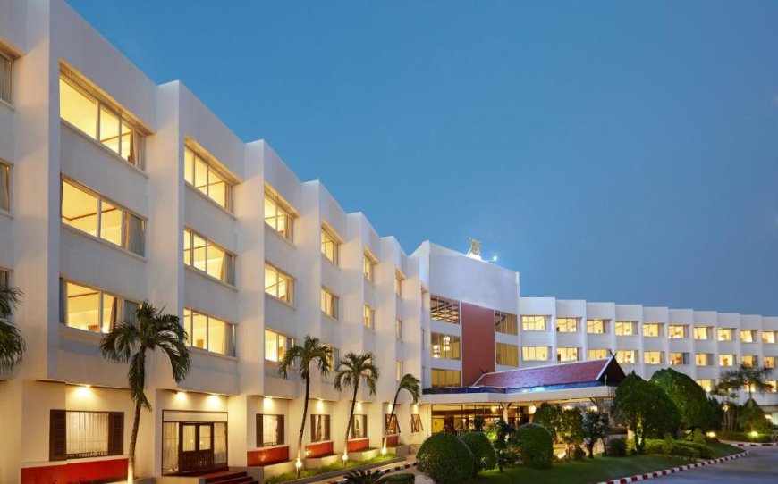โรงแรมเซ็นทาราไลฟ์แม่สอด  Centara Life Hotel Mae Sot