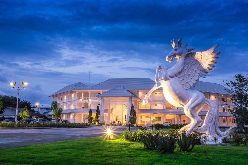 ไวท์เฮ้าส์ โฮเทล White House Hotel