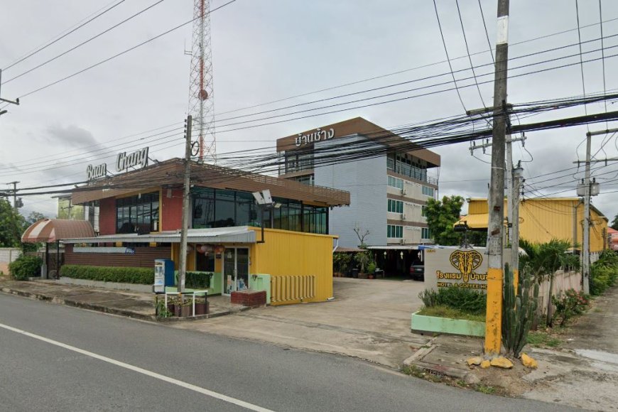 โรงแรมบ้านช้าง และร้านกาแฟ