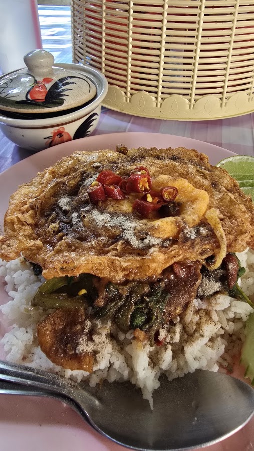ร้านราดหน้าหมูหมัก