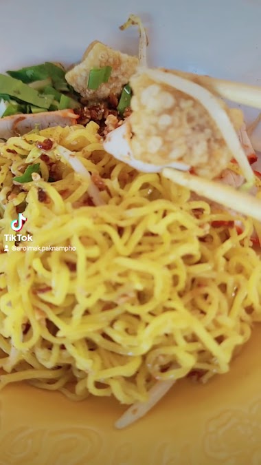 ก๋วยเตี๋ยวไทยโบราณ​ ป้าองุ่น