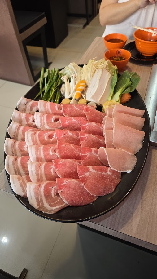 ชาบูอู๊ดเป็นต่อ สาขาแม่สอด