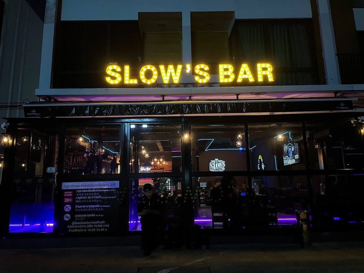 Slow’s Bar