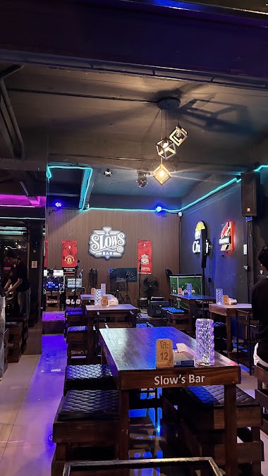 Slow’s Bar
