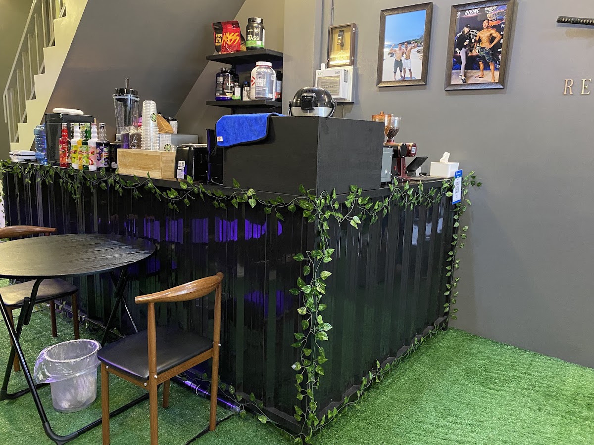 Reptile cafe FJ Maesot - คาเฟ่สัตว์เลื้อยคลาน